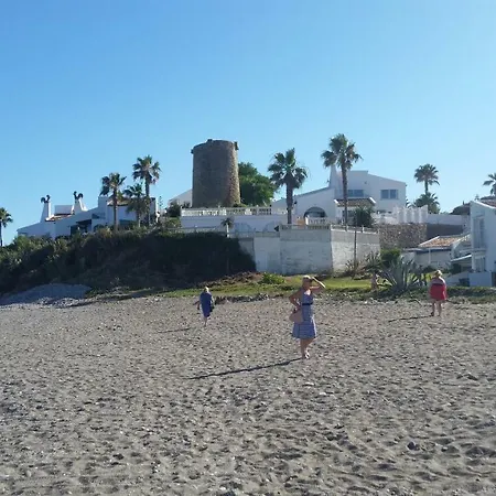 Beach-front Bahia Dorada Holiday home Estepona