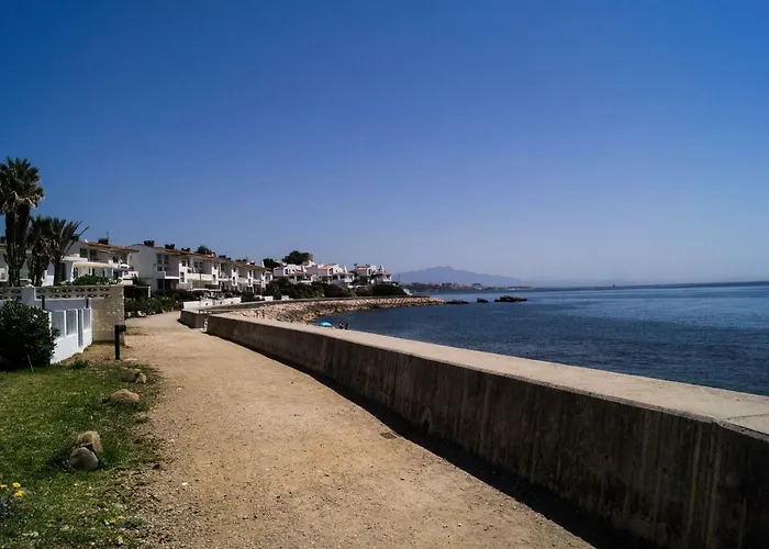Beach-front Bahia Dorada Estepona