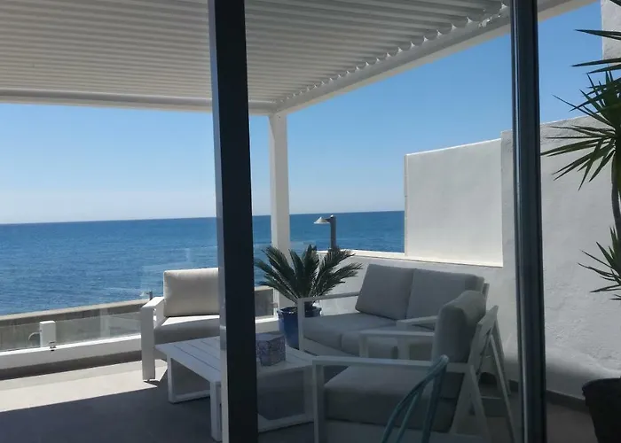 Beach-front Bahia Dorada Tatil Evi Estepona