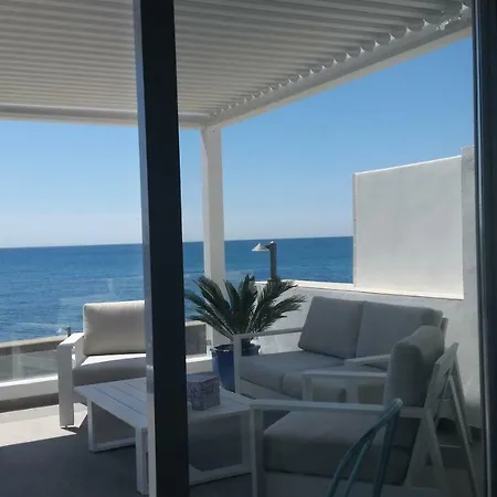 Beach-front Bahia Dorada 別荘 エステポナ