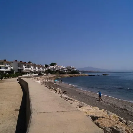 Beach-front Bahia Dorada 펜션 *